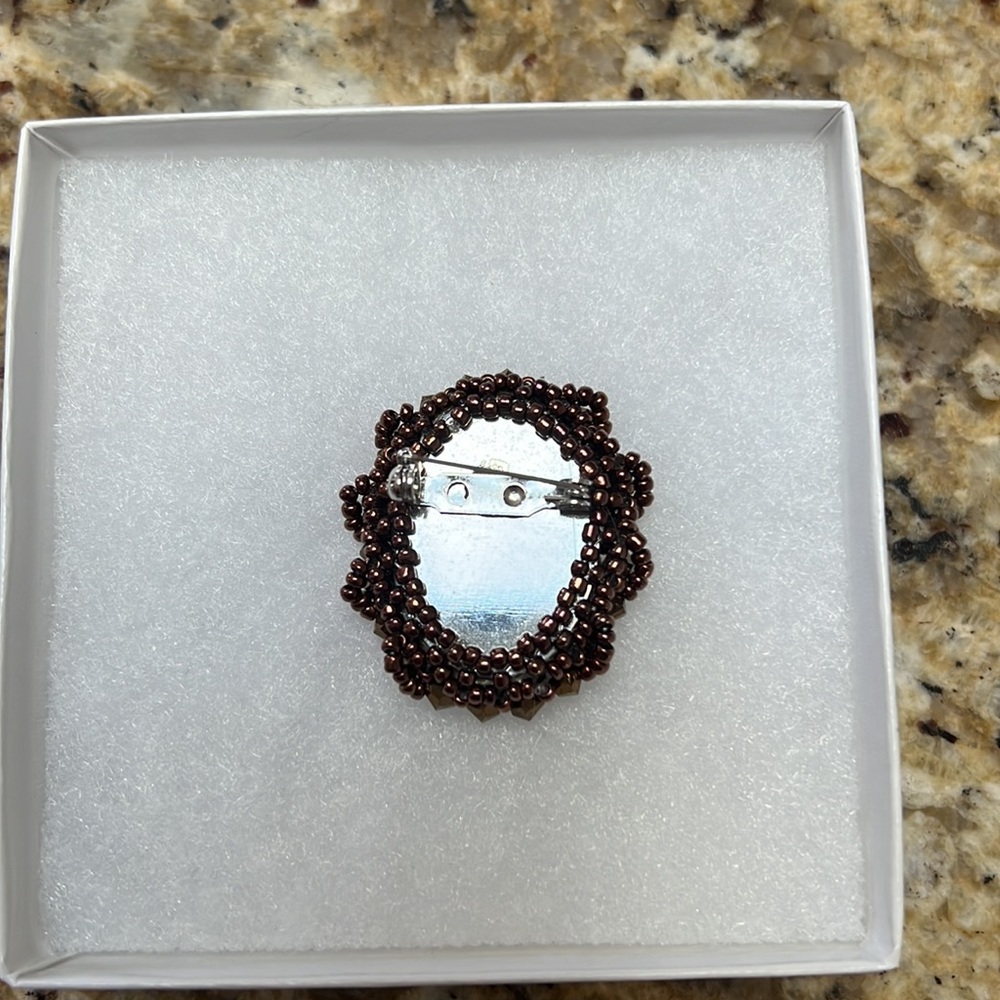 New Brooch - Picture 3 of 3